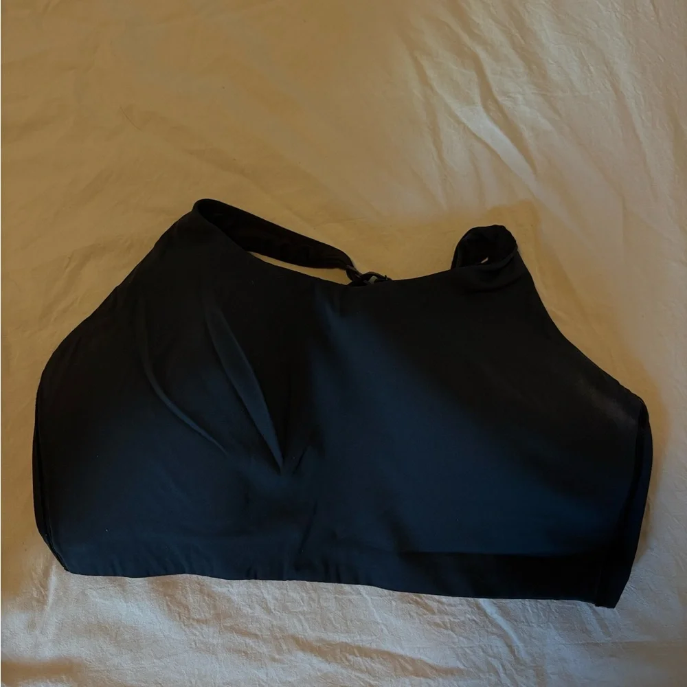 Lululemon bra - Picture 1 of 3